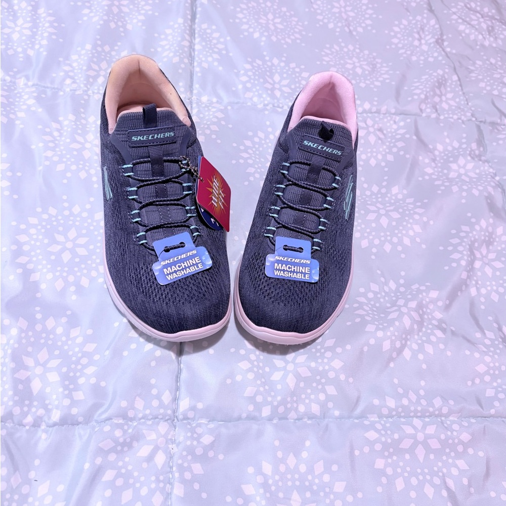 New Skechers Air Cooled Memory Foam Shoes